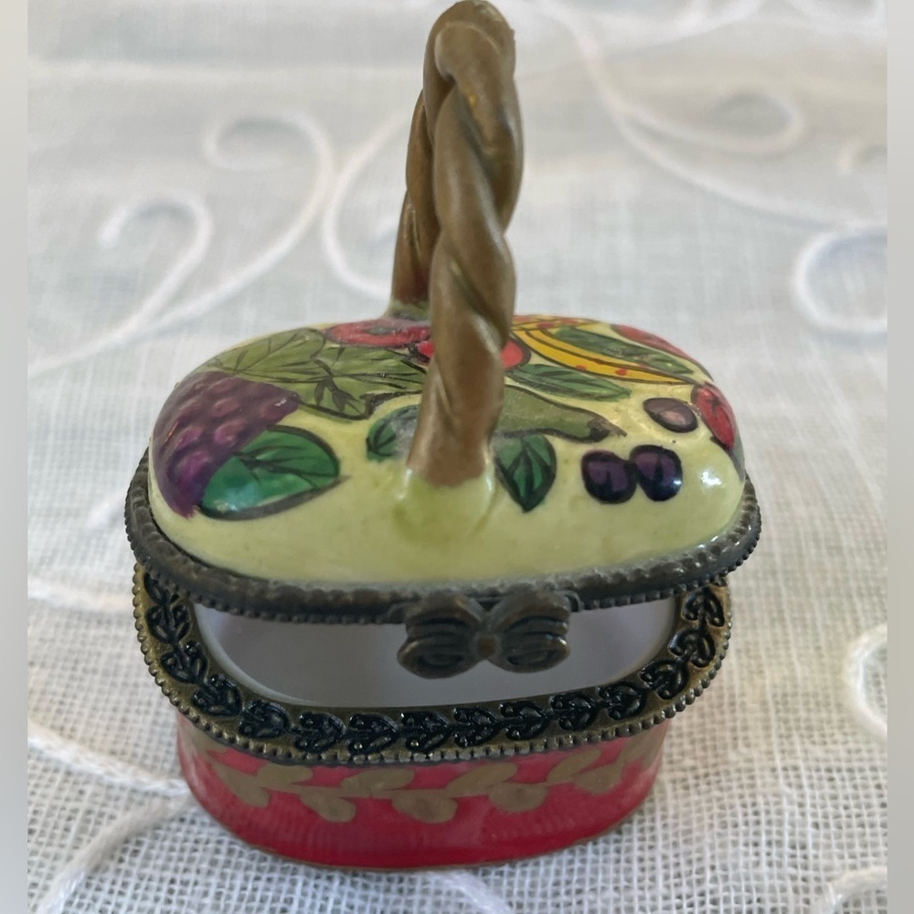 Vintage Hand Painted Mini Basket Trinket & Pill box.